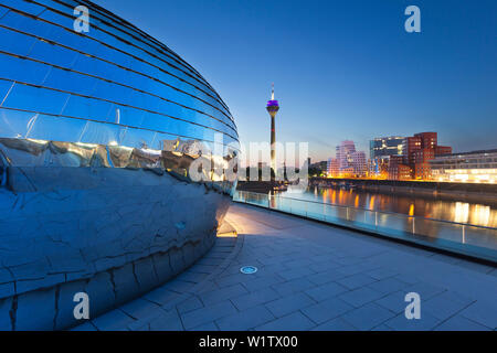 Pebbles Bar terrace of Hyatt Regency Hotel at Medienhafen, view to television tower and Neuer Zollhof (Architect: F.O. Gehry, Duesseldorf, North Rhine Stock Photo