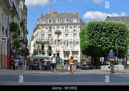 Nantes (north-western France): buildings and pedestrians in 'place de la Bourse' square, in the city center Stock Photo