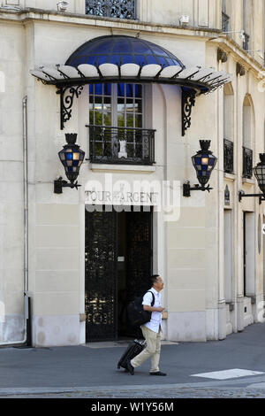 La Tour d'Argent de luxe restaurant - Paris - France Stock Photo