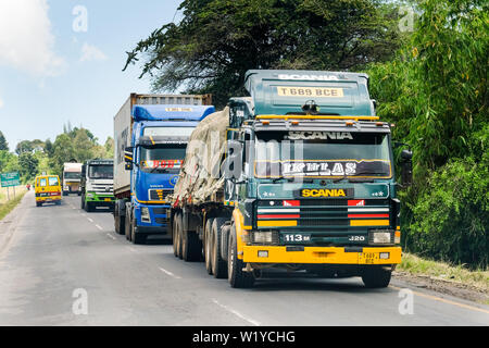 Long distance traffic on the Tanzania-Zambia Highway at Mbeya, Tanzania   ---   Fernverkehr auf dem Tansania-Sambia-Highway bei Mbeya, Tansania Stock Photo