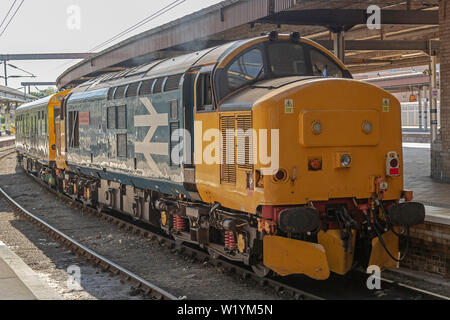 British Rail Class 37 diesel locomotive in big logo BR blue scheme at York station with 975025 Caroline inspection saloon Stock Photo