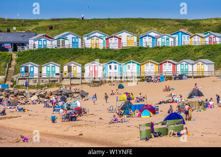 Bude Beach, North Cornwall, England. 4th July 2019. UK Weather. As temperatures rise in the south of England people head for the picturesque sandy beach at Bude in North Cornwall. Credit: Terry Mathews/Alamy Live News Stock Photo