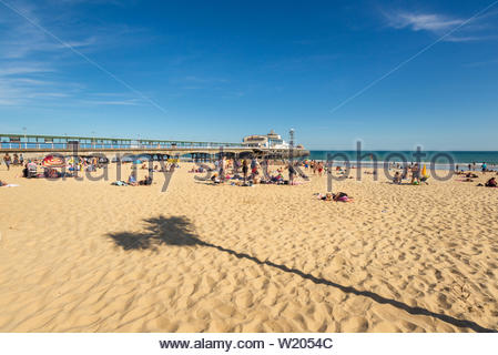 Bournemouth, Dorset, England, UK, 4th July 2019, Weather: Hot sunshine on the south coast as a ...