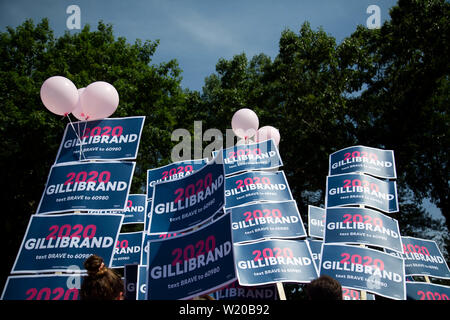 Amherst, NH, USA. 4th July, 2019. 2020 Presidential election candidates marched in the 4th of July parade on July 4, 2019 in Amherst New Hampshire. They all were campaigning to voters for support. Kirsten Gillibrand signs. Credit: Allison Dinner/ZUMA Wire/Alamy Live News Stock Photo