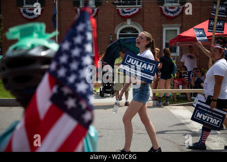 Amherst, NH, USA. 4th July, 2019. Presidential candidates marched in the 4th of July parade on July 4, 2019 in Amherst New Hampshire. They all were campaigning to voters for support. Julian Castro supporters in the parade. Credit: Allison Dinner/ZUMA Wire/Alamy Live News Stock Photo
