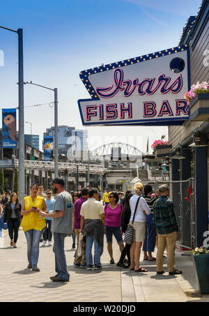 SEATTLE, WASHINGTON STATE, USA - JUNE 2018: People queuing outside Ivans Fish Bar on the waterfront in Seattle. Stock Photo