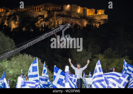 Athen, Greece. 04th July, 2019. Kyriakos Mitsotakis, leader of the conservative party 'New Democracy', waves to his supporters during a pre-election speech four days before the Greek parliamentary elections on 7 July 2019. Credit: Socrates Baltagiannis/dpa/Alamy Live News Stock Photo