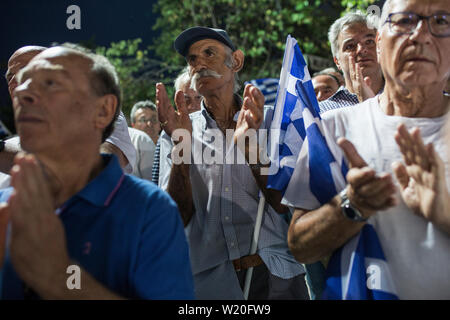 Athen, Greece. 04th July, 2019. Supporters of the conservative 'New Democracy' party welcome party leader Mitsotakis in a speech four days before the Greek parliamentary elections on 7 July 2019. Credit: Socrates Baltagiannis/dpa/Alamy Live News Stock Photo