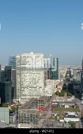 La Défense (Pariser Geschäftsviertel). // La Défense (Paris business district). Stock Photo