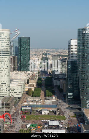 La Défense (Pariser Geschäftsviertel). // La Défense (Paris business district). Stock Photo