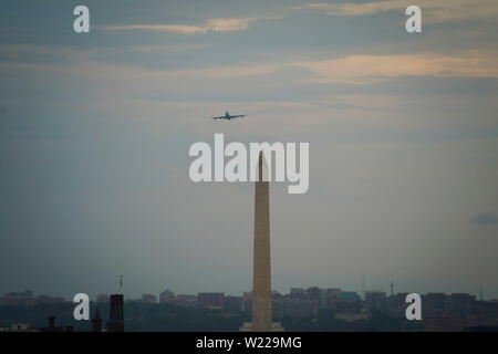 Washington, DC, USA. 4th July, 2019. A Boeing VC-25, known as Air Force One when the president is aboard, flies over the National Mall and Washington Monument. The military flyovers were arranged at the behest of President Trump, part of his controversial 'Salute to America'' address on Independence Day from the Lincoln Memorial at one end of the National Mall in Washington, DC. Credit: Jay Mallin/ZUMA Wire/Alamy Live News Stock Photo