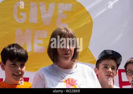 Parliament Square, London, UK. 5th July, 2019. Jess Phillips MP, parents and children protest over schools being forced to close early. The school Ms Phillips's children attend will be closing at lunchtime on Fridays from September because of funding cuts. Penelope Barritt/Alamy Live News Stock Photo