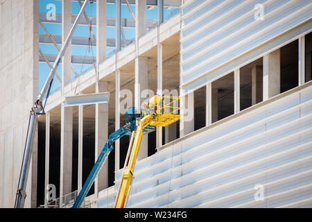 Dresden, Germany. 27th June, 2019. View of the construction site of Robert Bosch Semiconductor Manufacturing Dresden. The semiconductor plant is scheduled to go into regular operation at the end of 2021. Credit: Oliver Killig/dpa-Zentralbild/ZB/dpa/Alamy Live News Stock Photo