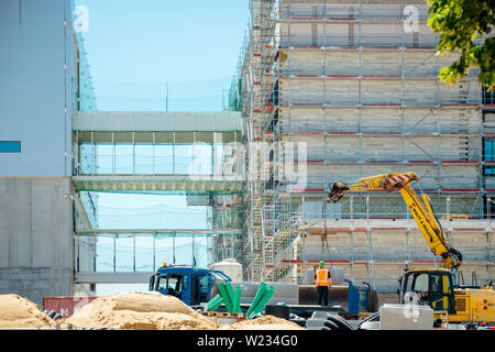 Dresden, Germany. 27th June, 2019. View of the construction site of Robert Bosch Semiconductor Manufacturing Dresden. The semiconductor plant is scheduled to go into regular operation at the end of 2021. Credit: Oliver Killig/dpa-Zentralbild/ZB/dpa/Alamy Live News Stock Photo