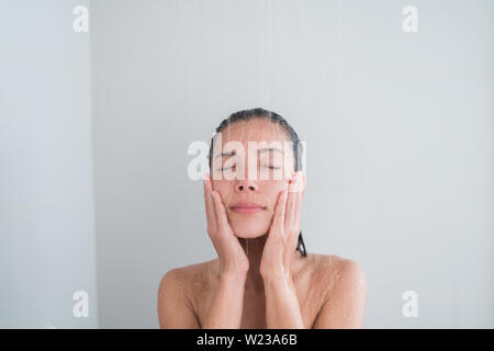 Shower, Nude, Women Stock Photo - Alamy