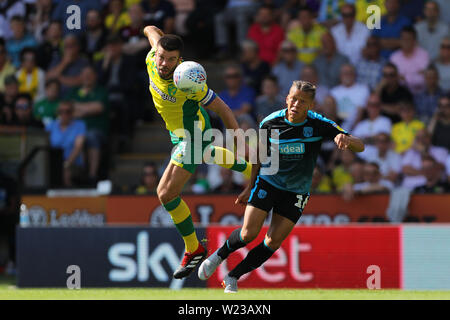 Dwight Gayle of West Bromwich Albion tries to get in behind Grant Hanley of Norwich City - Norwich City v West Bromwich Albion, Sky Bet Championship, Carrow Road, Norwich - 11th August 2018 Stock Photo