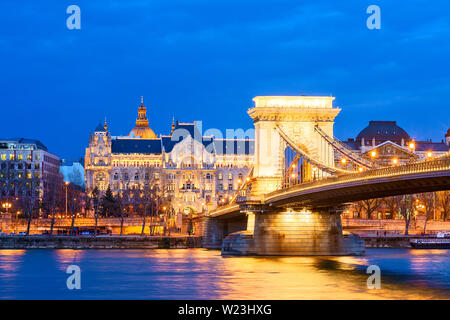 Chain Bridge Budapest Szechenyi Lanchid Gresham Palace Four Seasons Hotel Danube River Hungary Stock Photo