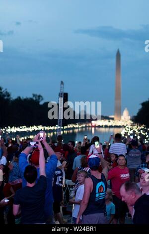 Washington DC, USA. 04th July, 2019. Audience members illuminate their flashlights at the conclusion at the Salute to America event at the Lincoln Memorial July 4, 2019 in Washington, D.C. Credit: Planetpix/Alamy Live News Stock Photo