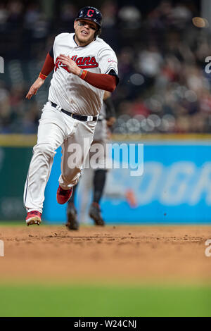 Cleveland Indians Roberto Perez (55) hits a single in the seventh ...