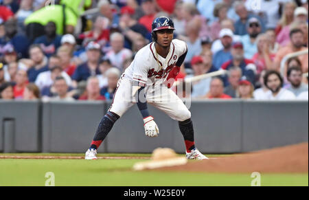 Atlanta Braves shortstop Dansby Swanson kisses Atlanta Braves' Ozzie Albies  on his head before Game 6 of baseball's National League Championship Series  against the Los Angeles Dodgers Saturday, Oct. 23, 2021, in