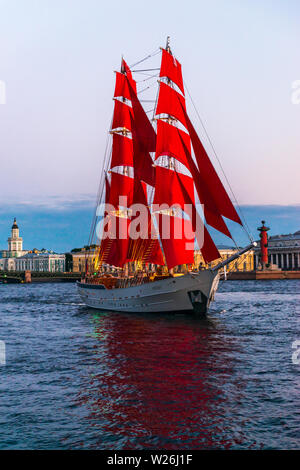 Ship with red sails sails on the Neva. Preparation for the holiday of all schoolchildren 'Scarlet Sails' in St. Petersburg Stock Photo