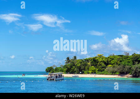 Beach on Green Island, a coral cay in the Great Barrier Reef Marine Park, Queensland, Australia Stock Photo