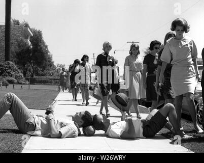 Male students teasing Female students arriving on freshers day at University of Southern California Sorority, USA 1964 Stock Photo