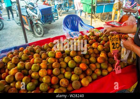 Mandarin oranges on sale at a market in Ayutthaya Stock Photo