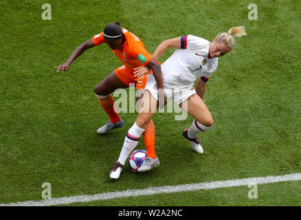 Netherlands' Lineth Beerensteyn (left) and USA's Abby Dahlkemper battle for the ball during the FIFA Women's World Cup 2019 Final at the Stade de Lyon, Lyon, France. Stock Photo