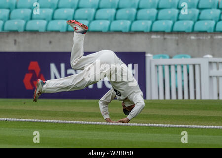 LONDON, UNITED KINGDOM. 07th Jul, 2019. Joe Denly (Capt.) of Kent Cricket Club was tripped over by the boundary rope while trying to catch the ball during Specsavers County Championship Fixture between Surrey vs Kent at The Kia Oval Cricket Ground on Sunday, July 07, 2019 in LONDON ENGLAND. Credit: Taka G Wu/Alamy Live News Stock Photo