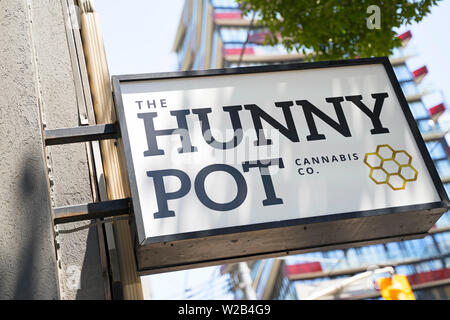 Hunny Pot, the first legal Cannabis Store in Toronto, Canada. Marijuana retail Shop, Store, CBD dispensary.  Ontario Authorized to sell Canadian Weed Stock Photo
