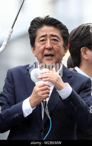 Tokyo, Japan. 7th July, 2019. Japanese Prime Minister and leader of the ruling Liberal Democratic Party (LDP) Shinzo Abe delivers a campaign speech for his party candidate Keizo Takemi for the July 21 Upper House election in Tokyo on Sunday, July 7, 2019. Credit: Yoshio Tsunoda/AFLO/Alamy Live News Stock Photo