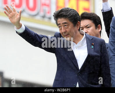 Tokyo, Japan. 7th July, 2019. Japanese Prime Minister and leader of the ruling Liberal Democratic Party (LDP) Shinzo Abe reacts to his supporters as he delivers a campaign speech for his party candidate Keizo Takemi for the July 21 Upper House election in Tokyo on Sunday, July 7, 2019. Credit: Yoshio Tsunoda/AFLO/Alamy Live News Stock Photo
