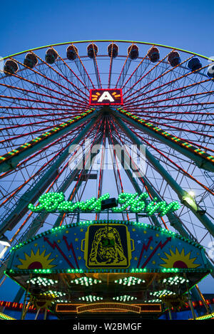 Belgium, Antwerp, Steenplein, Antwerp ferris wheel, dusk Stock Photo