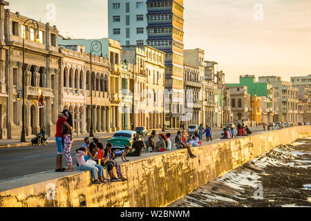 The Malecon Havana Cuba, Habana malecon, The Malecon, Seafront ...