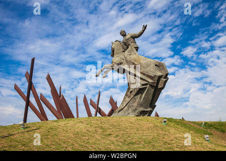 Cuba, Santiago de Cuba Province, Santiago de Cuba, Plaza de la Revolution, Statue of Antonio Maceo waves the people on to join battle Stock Photo