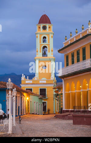 Cuba, Trinidad, Plaza Mayor, Museum Romantico and Museo National de la Lucha Contra Bandidos - former convent of San Francisco de AsÃsi Stock Photo