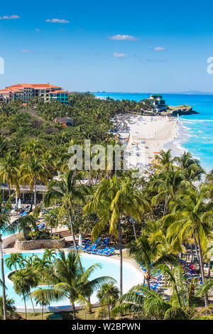 Cuba, Varadero, View over Melia Varadero Hotel swimming pool towards Xanadu mansion Stock Photo