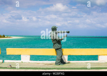 Cuba, Jardines del Rey, Ernest Hemingway statue on causeway linking Cayo Coco to Cayo Guillermo Stock Photo