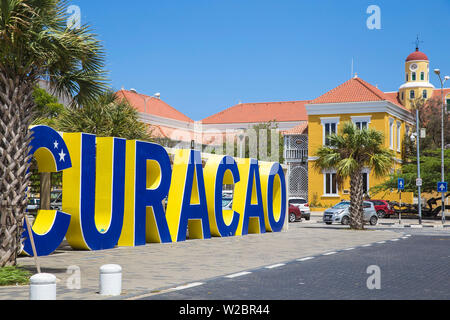 Curacao, Willemstad, Punda, Curacao sign with Fort Amsterdam, Governor's Palace and Fort Church museum in background Stock Photo