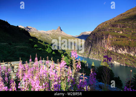 Switzerland, Graubunden, Vals, Zervreilasee Reservoir and Zervreilahorn Peak