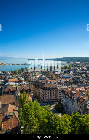 Jet d'eau on Lake Geneva and city skyline, Geneva, Switzerland Stock Photo