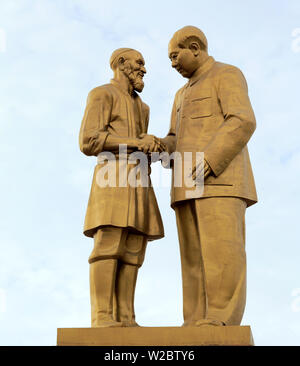 Kurban Tulum and Chairman Mao Zedong Monument, Unity Square, Hotan, Hotan Prefecture, Xinjiang Uyghur Autonomous Region, China Stock Photo