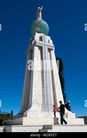 Monumento al Divino Salvador del Mundo or Plaza Las Americas, San ...