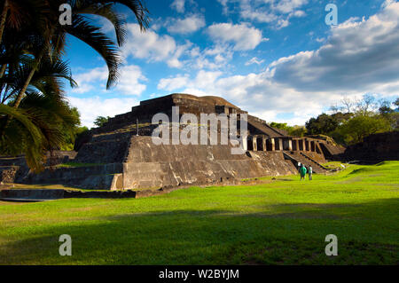 Tazumal Mayan Ruins, Located In Chalchuapa, El Salvador, Main Pyramid, Pre-Colombian Archeological Site, Most Important And Best Preserved Mayan Ruins In El Salvador, Tazumal Translates To 'The Place Where The Victims Were Burned', Department Of Santa Ana Stock Photo