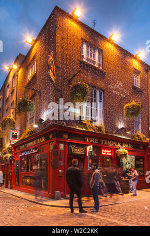 Ireland, Dublin, Temple Bar area, traditional pub exterior, The Temple Bar Pub, dusk Stock Photo