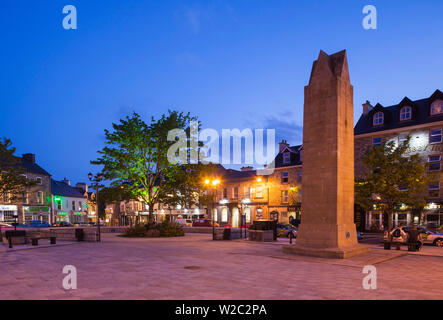 Ireland, County Donegal, Donegal Town, Diamond Square, Diamond Obelisk, dusk Stock Photo