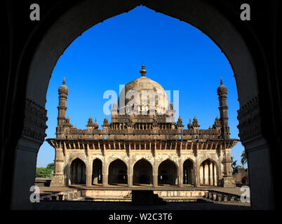 Gol Gumbaz, mausoleum of Mohammed Adil Shah (1657), Bijapur, Karnataka, India Stock Photo