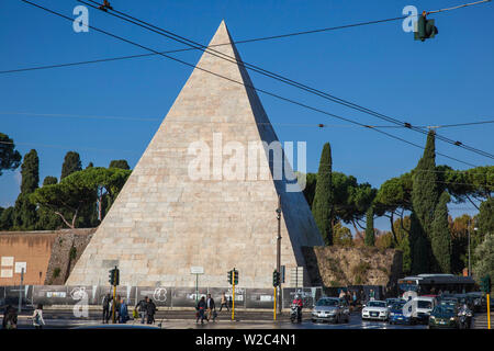 Italy, Lazio, Rome, The Pyramid of Cestius Stock Photo