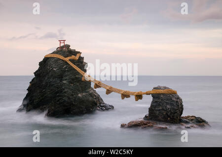 Japan, Central Honshu (Chubu), Ise-Shima, Futami, Meoto-Iwa (Wedded Rocks), these two rocks are considered to be male and female and have been joined in matrimony by shimenawa (sacred ropes), which are renewed in a special festival each year Stock Photo